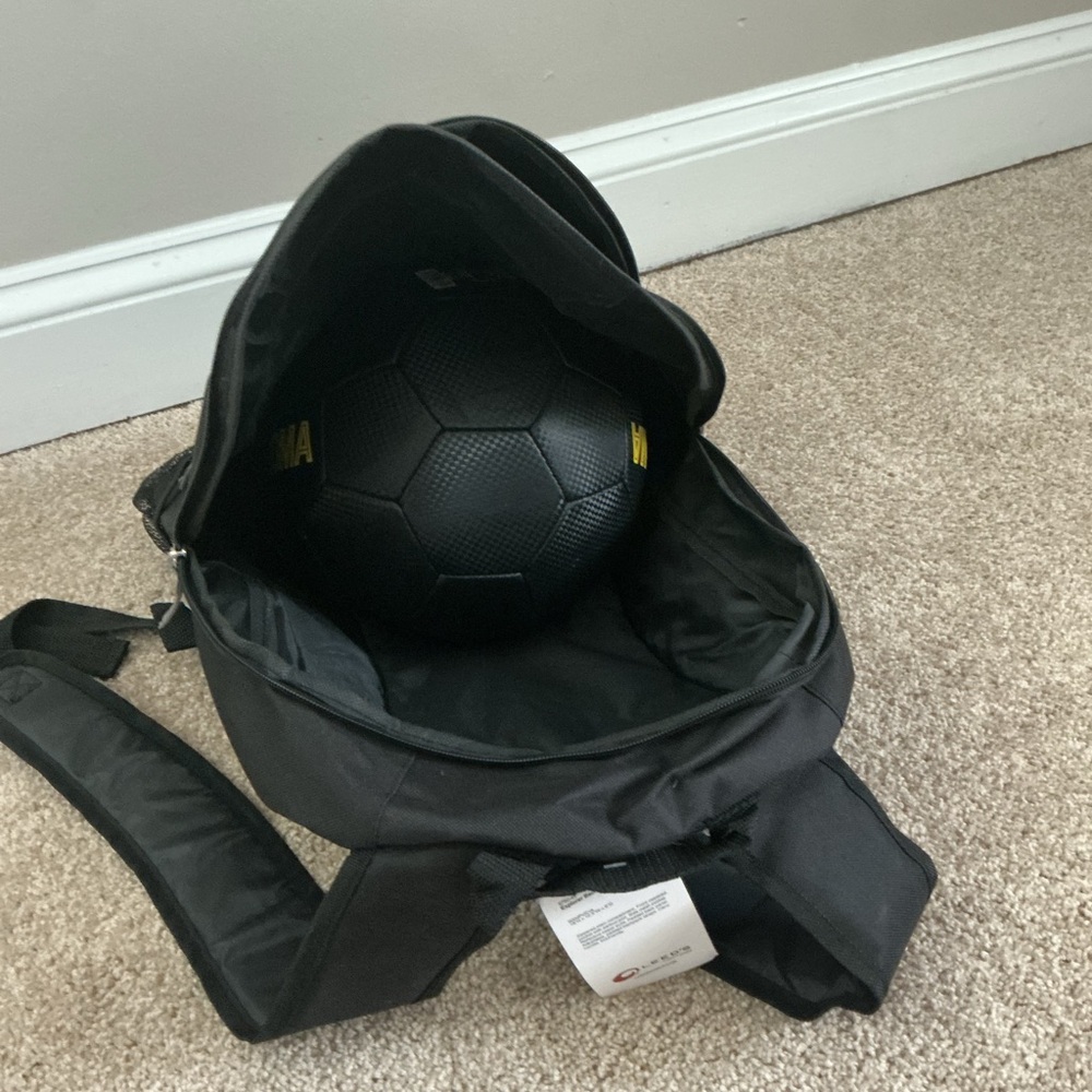 Leed’s Explorer Backpack - Picture 5 of 6